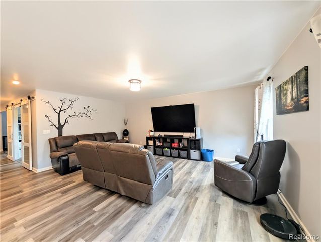 2252 Lake Ridge Drive, Grand Blanc, MI 48439