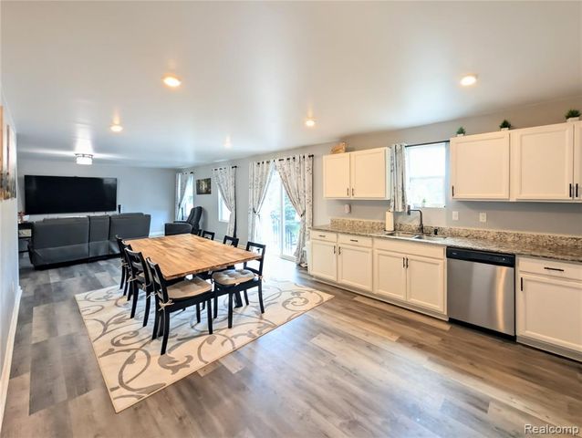 2252 Lake Ridge Drive, Grand Blanc, MI 48439