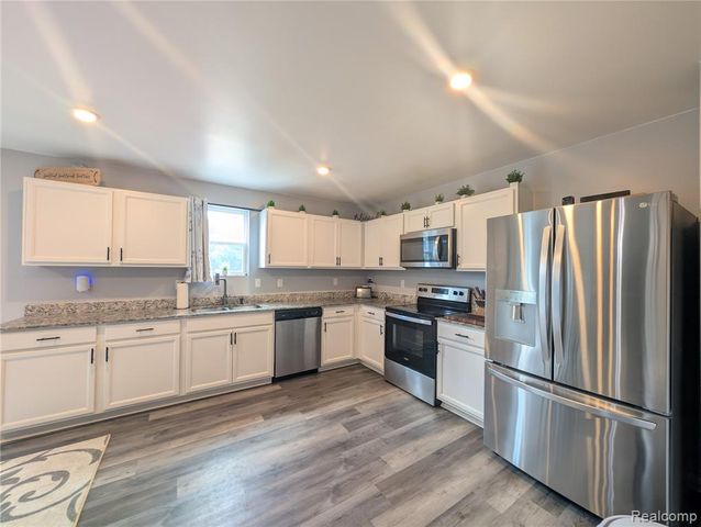 2252 Lake Ridge Drive, Grand Blanc, MI 48439