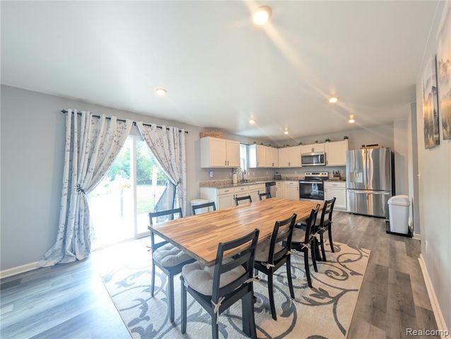 2252 Lake Ridge Drive, Grand Blanc, MI 48439