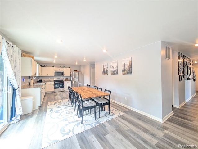 2252 Lake Ridge Drive, Grand Blanc, MI 48439