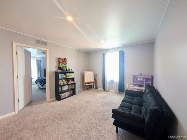 2252 Lake Ridge Drive, Grand Blanc, MI 48439