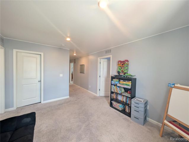 2252 Lake Ridge Drive, Grand Blanc, MI 48439