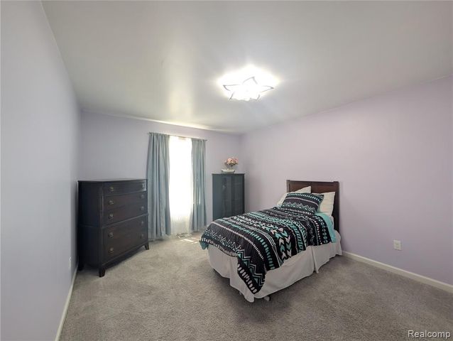 2252 Lake Ridge Drive, Grand Blanc, MI 48439