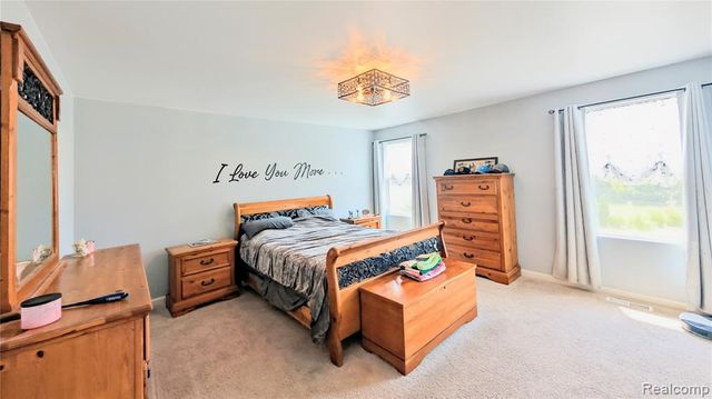 2252 Lake Ridge Drive, Grand Blanc, MI 48439