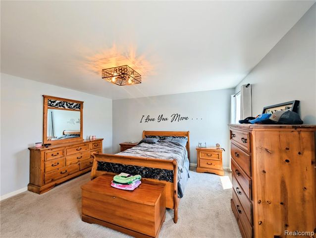 2252 Lake Ridge Drive, Grand Blanc, MI 48439