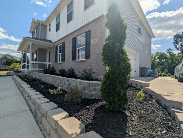 2252 Lake Ridge Drive, Grand Blanc, MI 48439