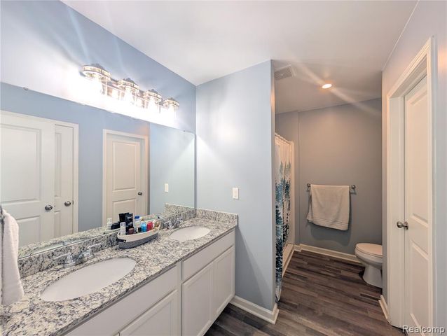2252 Lake Ridge Drive, Grand Blanc, MI 48439
