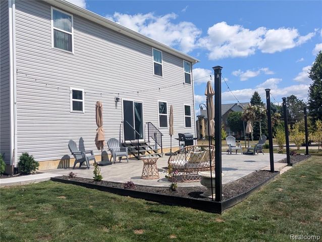 2252 Lake Ridge Drive, Grand Blanc, MI 48439