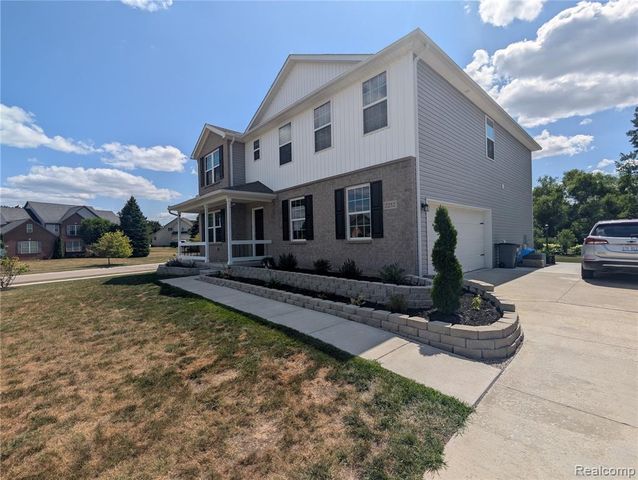 2252 Lake Ridge Drive, Grand Blanc, MI 48439