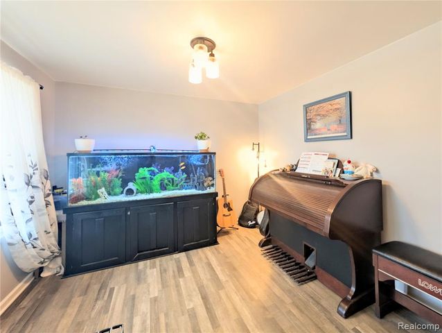 2252 Lake Ridge Drive, Grand Blanc, MI 48439