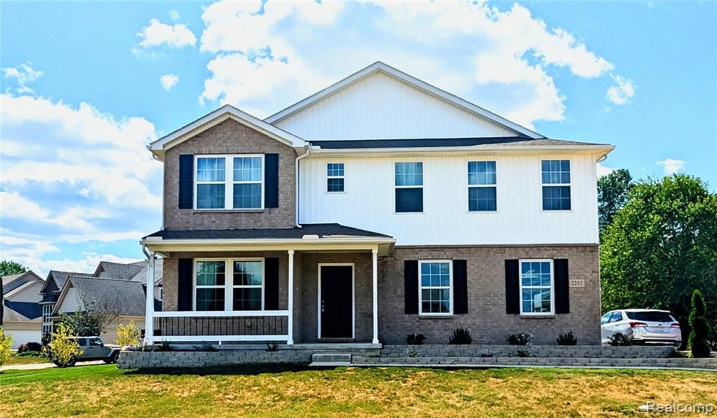 2252 Lake Ridge Drive, Grand Blanc, MI 48439