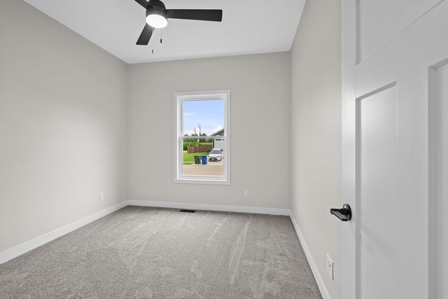 4738 W 11TH Street, Davenport, IA 52804