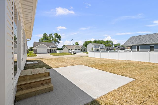 4738 W 11TH Street, Davenport, IA 52804