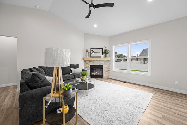 4738 W 11TH Street, Davenport, IA 52804