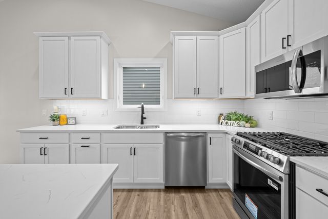 4738 W 11TH Street, Davenport, IA 52804