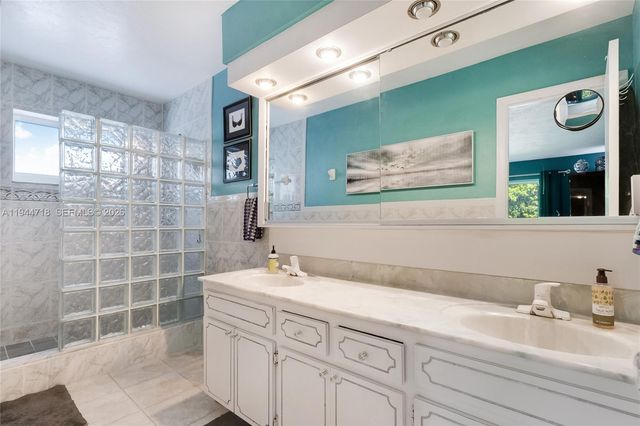 1920 NE 206th Ter, Miami, FL 33179