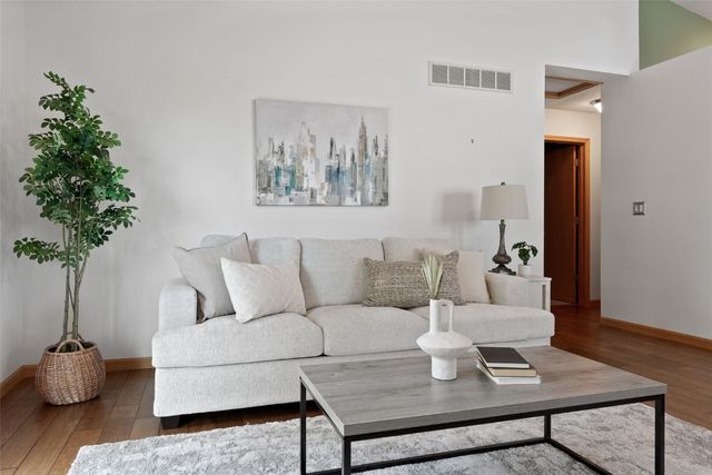 1060 Jensen St., Iowa City, IA 52245