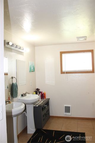5788 NE Road K, Moses Lake, WA 98837