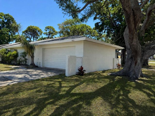 13999 80TH AVENUE, Seminole, FL 33776