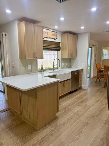 13999 80TH AVENUE, Seminole, FL 33776