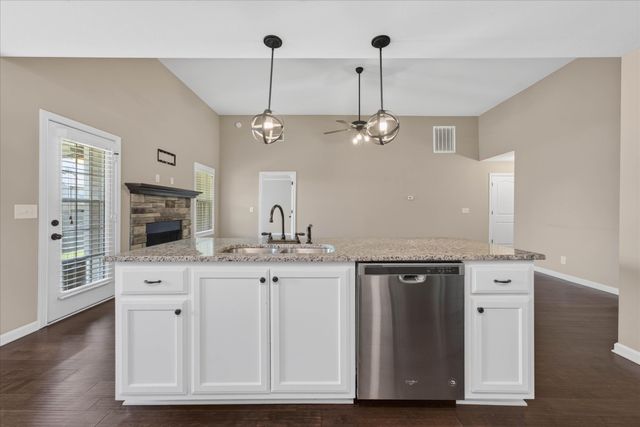 1228 Gentry Dr, Clarksville, TN 37043