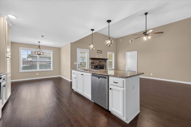 1228 Gentry Dr, Clarksville, TN 37043