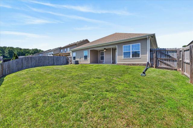 1228 Gentry Dr, Clarksville, TN 37043