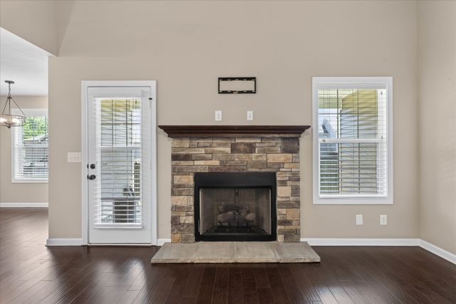 1228 Gentry Dr, Clarksville, TN 37043