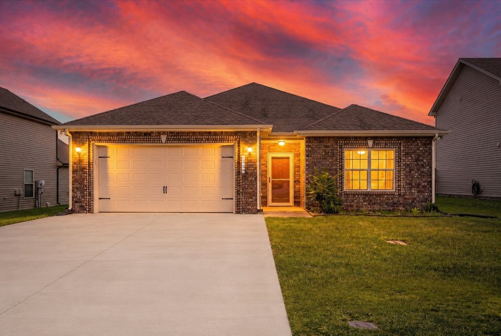 1228 Gentry Dr, Clarksville, TN 37043