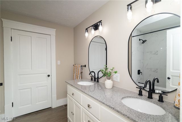 301 S Lyman Street, Wadsworth, OH 44281