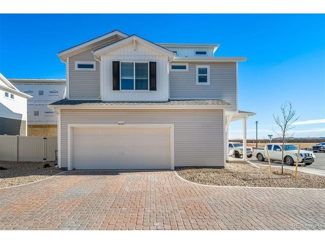 46589 Sunflower Ln, Bennett, CO 80102