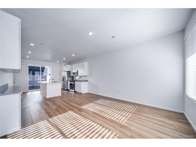 46589 Sunflower Ln, Bennett, CO 80102