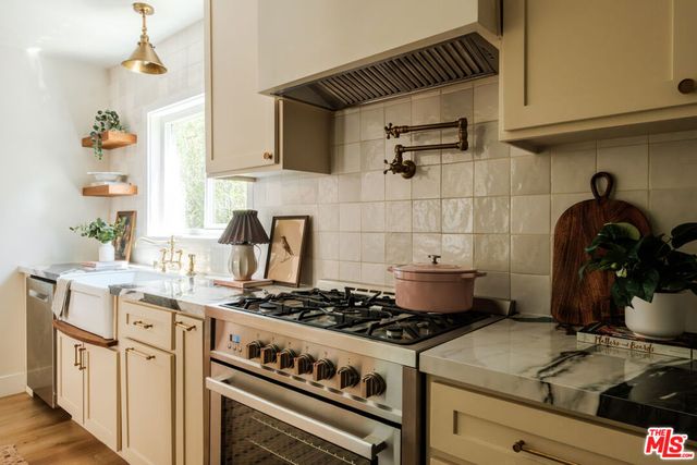 7510 S Harvard Boulevard, Los Angeles, CA 90047