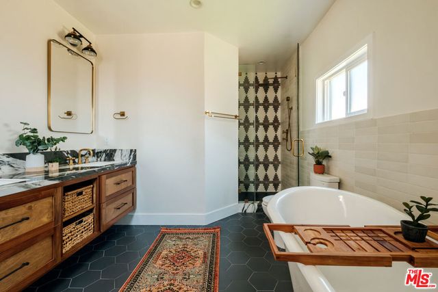 7510 S Harvard Boulevard, Los Angeles, CA 90047