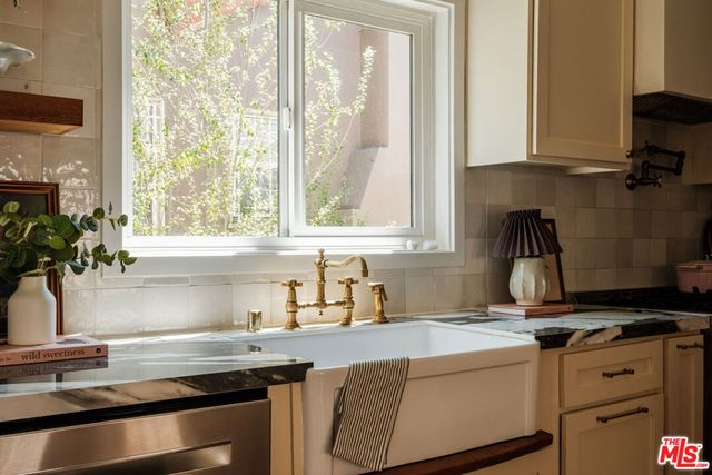 7510 S Harvard Boulevard, Los Angeles, CA 90047