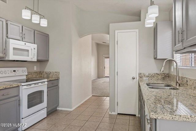 8142 N Millwheel Place, Tucson, AZ 85741