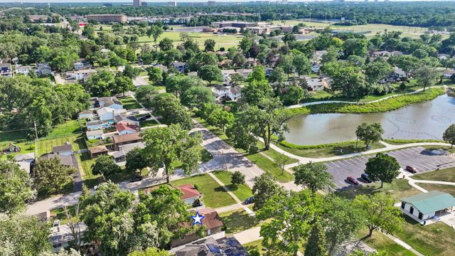 1025 S Ardmore Avenue, Villa Park, IL 60181