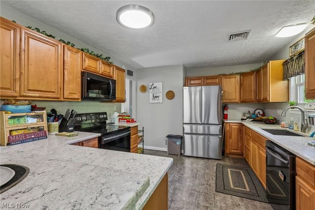 1570 N County Line Road, Madison, OH 44057