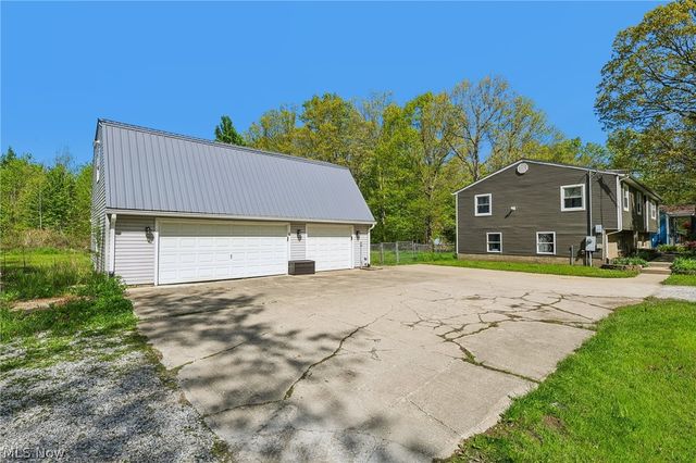 1570 N County Line Road, Madison, OH 44057