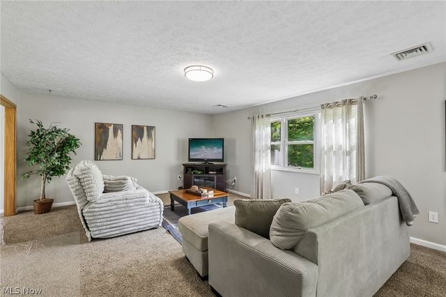 1570 N County Line Road, Madison, OH 44057