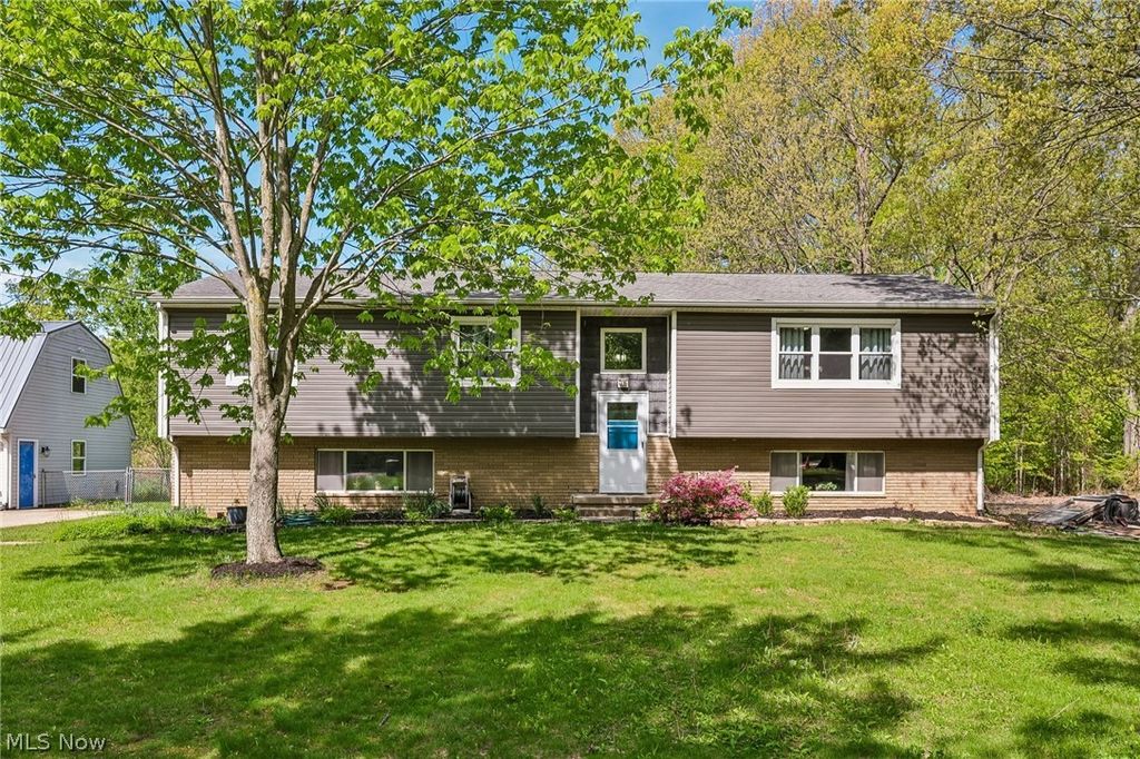 1570 N County Line Road, Madison, OH 44057