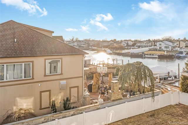 120 Neptune Place, Massapequa, NY 11758