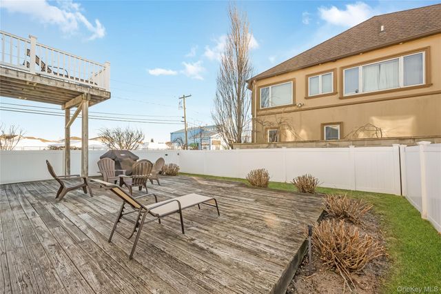 120 Neptune Place, Massapequa, NY 11758