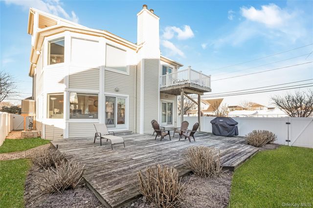 120 Neptune Place, Massapequa, NY 11758