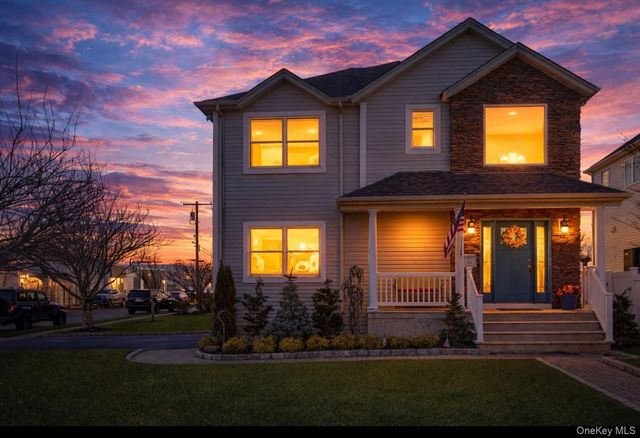 120 Neptune Place, Massapequa, NY 11758