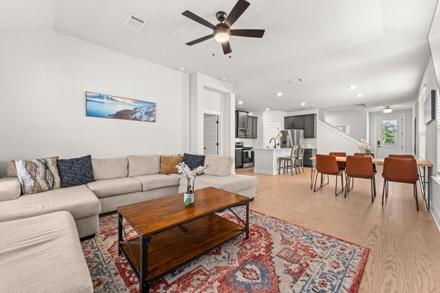 8512 McKamy DR, Austin, TX 78744