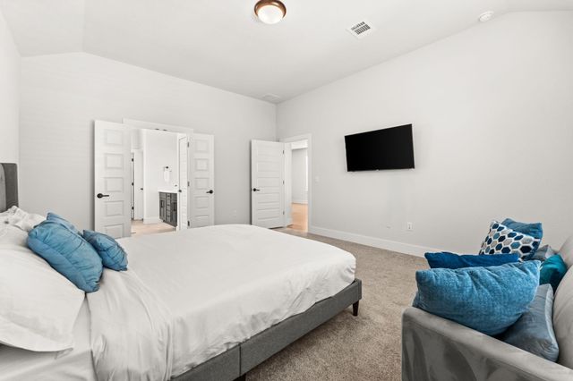 8512 McKamy DR, Austin, TX 78744