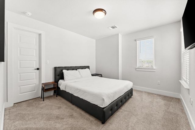 8512 McKamy DR, Austin, TX 78744