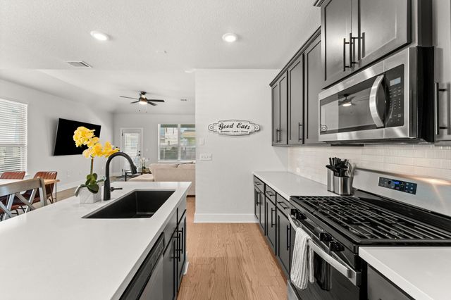 8512 McKamy DR, Austin, TX 78744